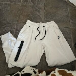 white nike sweatpants